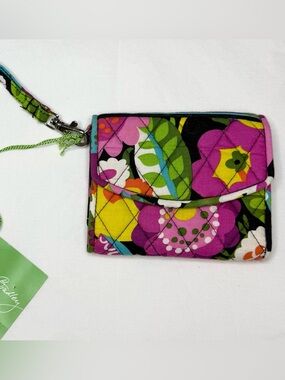 Vera Bradley NEW Wallet Tri Fold
Super Smart Wristlet Va Va
Bloom Floral 4x5"